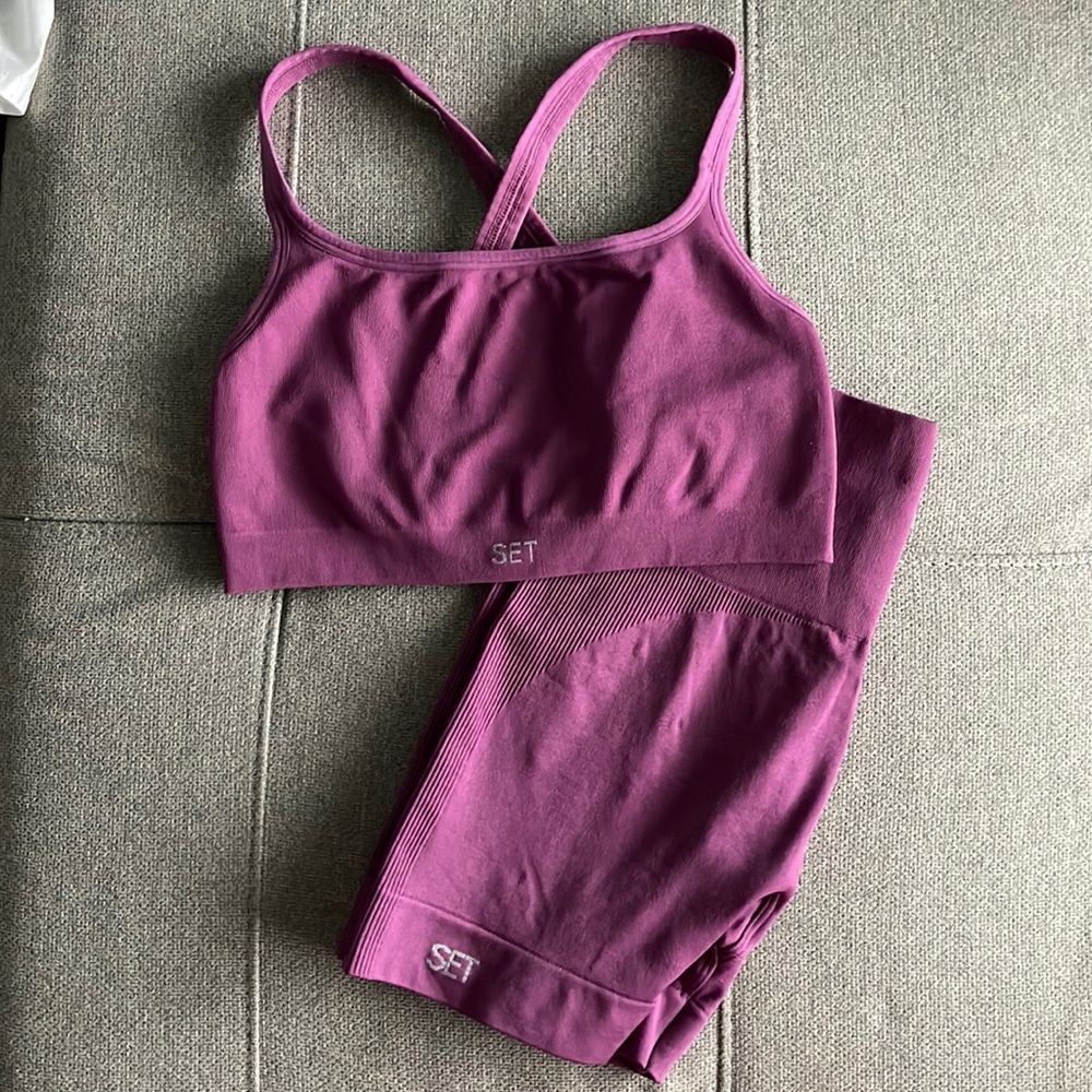 Set active bra and shorts